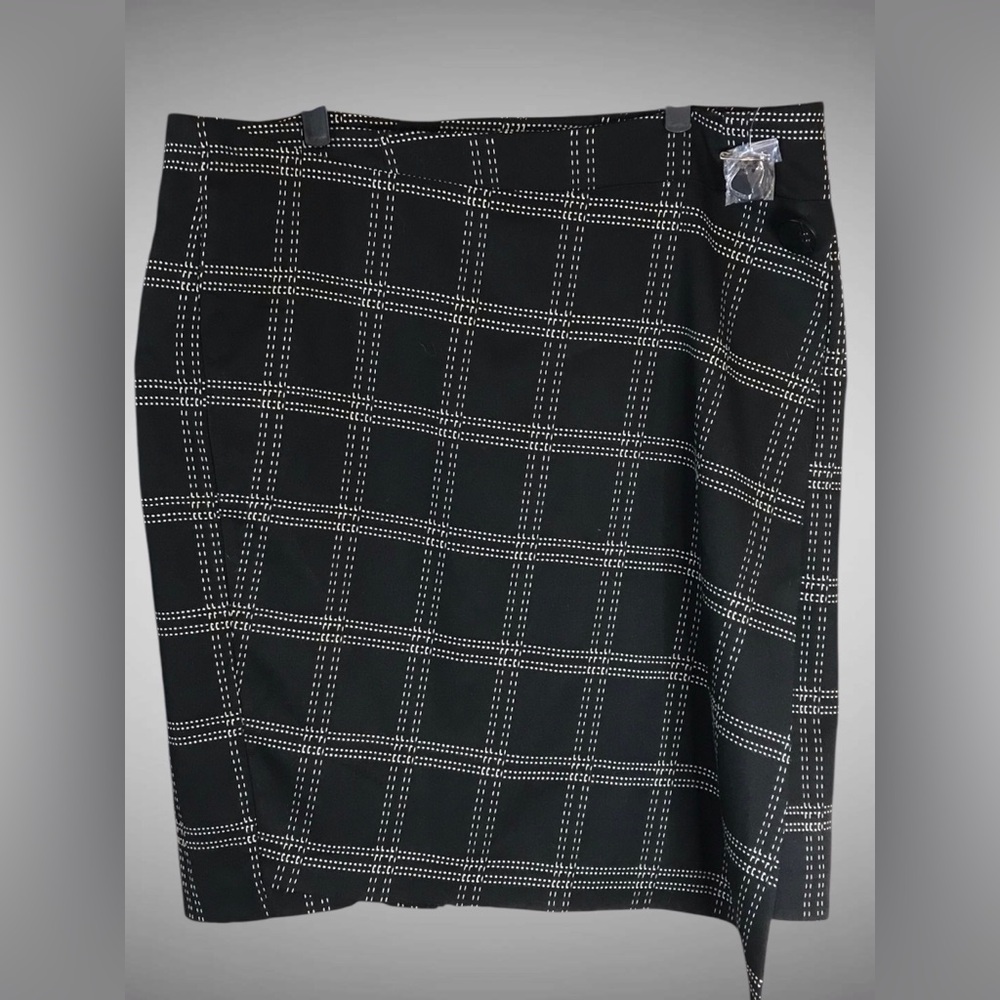 NWT Monroe & Main Black Plaid Faux Wrap A-Line Skirt sz 16W‎